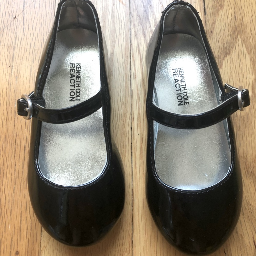 Kenneth Cole girls patent leather Mary Janes